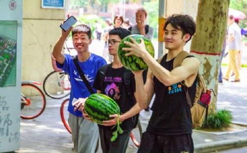 大学吃瓜湖北,大学里的湖北美食风云录